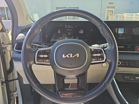 Certified 2025 Kia Carnival EX image 14