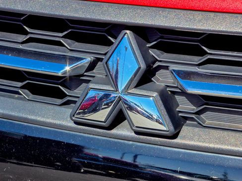 Used 2019 Mitsubishi Outlander Sport ES image 3