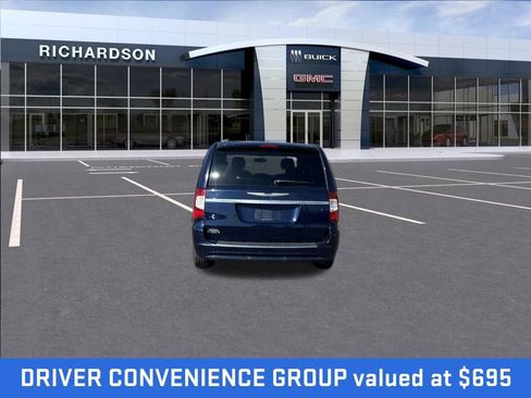 Used 2015 Chrysler Town & Country Touring-L w/ Driver Convenience Group image 4