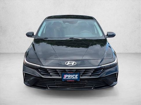Used 2024 Hyundai Elantra Blue FWD image 2