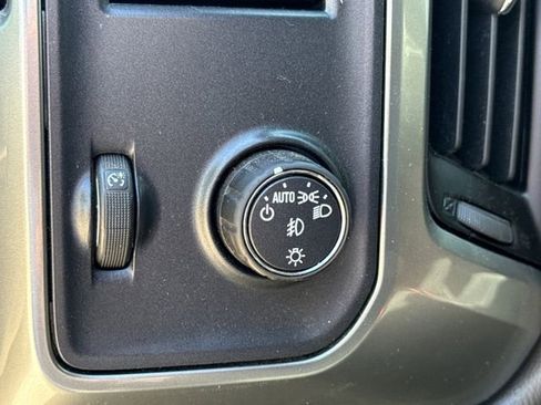 Used 2018 Chevrolet Silverado 1500 LT w/ Texas Edition image 19