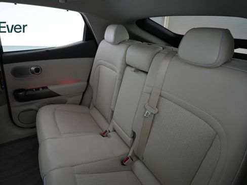 Used 2023 Genesis GV60 Advanced image 23