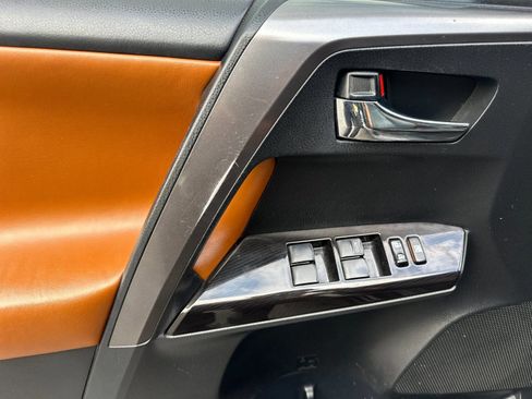 Used 2017 Toyota RAV4 SE w/ Power Special Value Package image 10