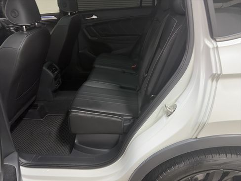 Certified 2024 Volkswagen Tiguan SE R-Line AWD/4WD image 28