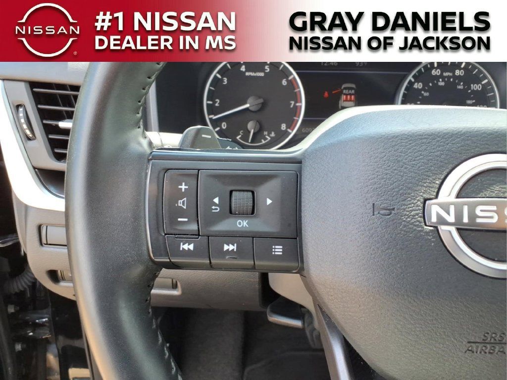Used 2025 Nissan Rogue SV FWD image 14