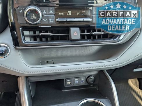 Used 2022 Toyota Highlander XLE AWD/4WD image 9