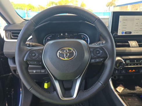 Used 2024 Toyota RAV4 XLE w/ Convenience Package image 10