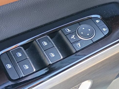 Used 2023 Nissan Pathfinder Platinum FWD image 16