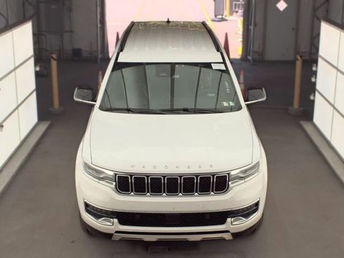 Used 2024 Jeep Wagoneer L Series II w/ Flexible Seating Group AWD/4WD image 2