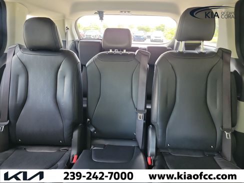Used 2024 Kia Carnival LX FWD image 31
