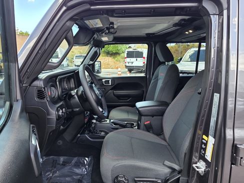 Certified 2026 Jeep Wrangler Unlimited Rubicon AWD/4WD image 12
