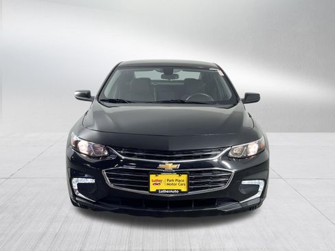 Used 2017 Chevrolet Malibu LT FWD image 2