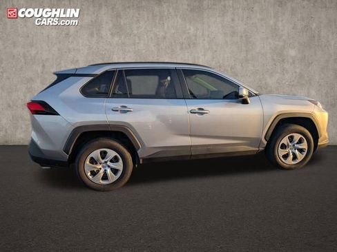 Used 2020 Toyota RAV4 LE image 8