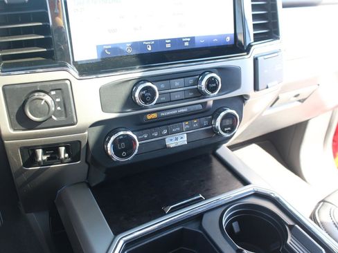 Used 2022 Ford F250 Lariat w/ Chrome Package image 27