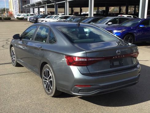 Used 2025 Volkswagen Jetta Sport image 3
