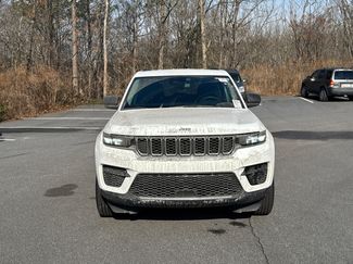 Used 2024 Jeep Grand Cherokee Laredo video 2