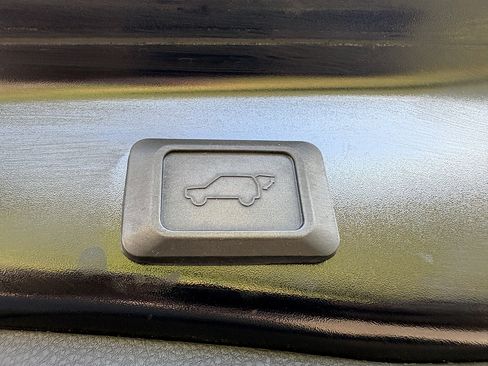 Used 2021 Toyota RAV4 XLE Premium AWD/4WD image 16