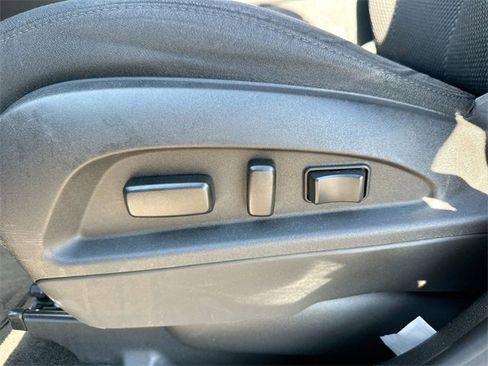 Used 2016 Chevrolet Equinox LT w/ Convenience Package image 11