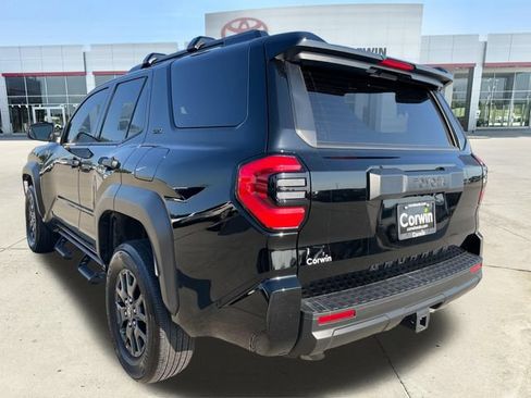 Used 2025 Toyota 4Runner SR5 AWD/4WD image 3