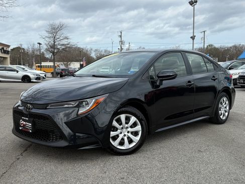 Used 2021 Toyota Corolla LE image 2