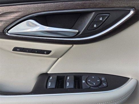 Certified 2022 Buick Envision Avenir w/ Technology Package II image 17