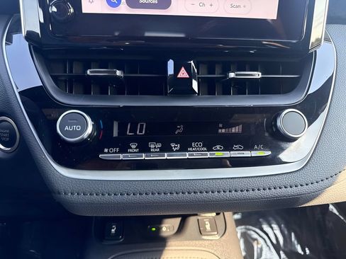 Used 2026 Toyota Corolla SE FWD image 15