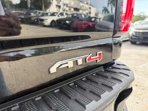 Used 2023 GMC Sierra 2500 AT4 w/ AT4 Preferred Package AWD/4WD image 9