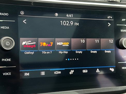 Used 2021 Volkswagen Tiguan SE w/ Panoramic Sunroof Package image 19