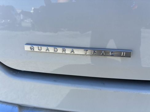 Used 2022 Jeep Wagoneer Series III w/ Flexible Seating Group AWD/4WD image 9