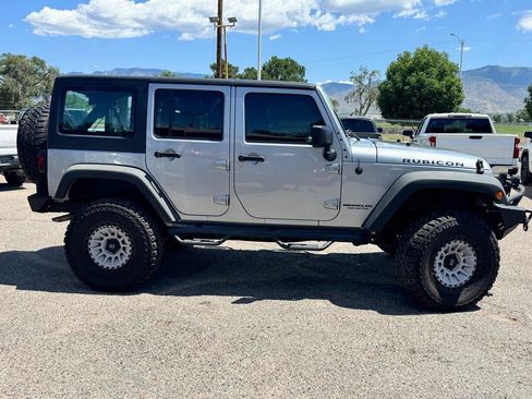 Used 2015 Jeep Wrangler Unlimited Rubicon w/ Connectivity Group AWD/4WD image 8