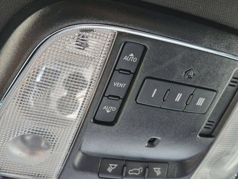 Certified 2019 Jeep Grand Cherokee Limited AWD/4WD image 22