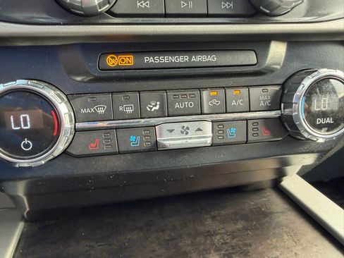 Used 2022 Ford F350 Lariat AWD/4WD image 10