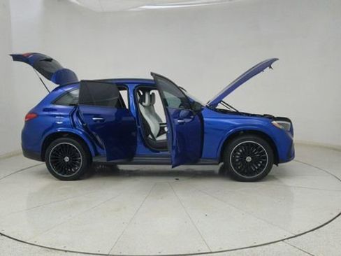 Used 2025 Mercedes-Benz GLC 350e 4MATIC w/ AMG Line image 76