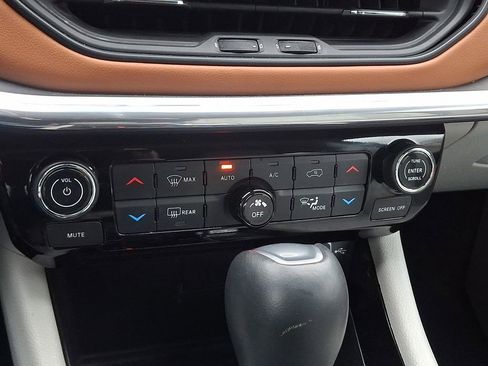 Used 2022 Jeep Compass Limited image 18