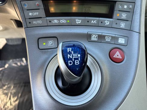 Used 2014 Toyota Prius Four image 31