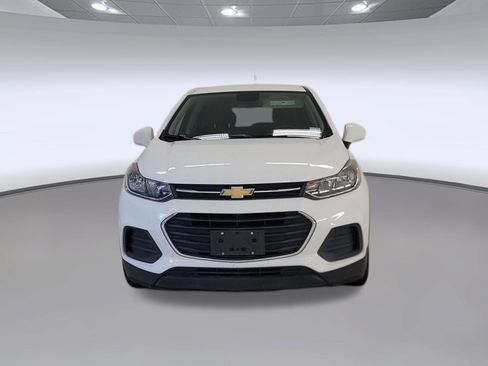 Used 2022 Chevrolet Trax LS w/ Tint and Cruise Package FWD image 4
