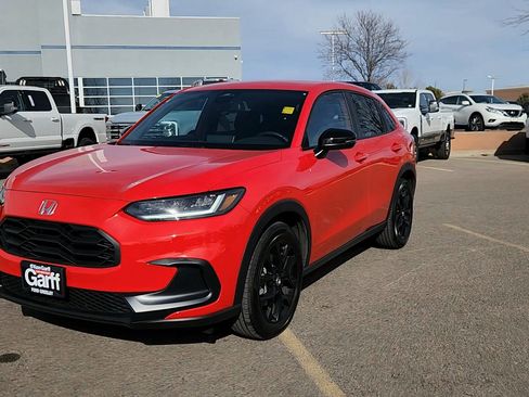 Used 2025 Honda HR-V Sport image 2