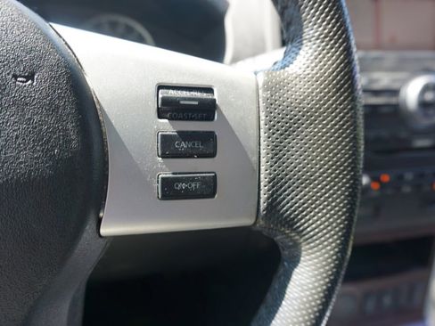 Used 2012 Nissan Pathfinder LE image 8