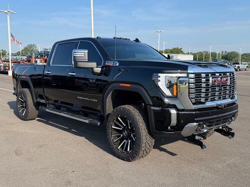Used 2025 GMC Sierra 3500 Denali w/ Denali Reserve Package AWD/4WD image 3