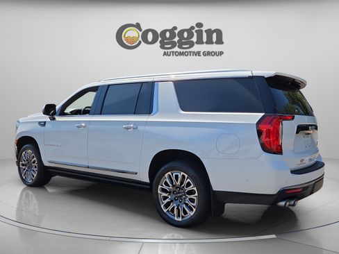 Used 2023 GMC Yukon XL Denali Ultimate w/ LPO, Floor Liner Package AWD/4WD image 3