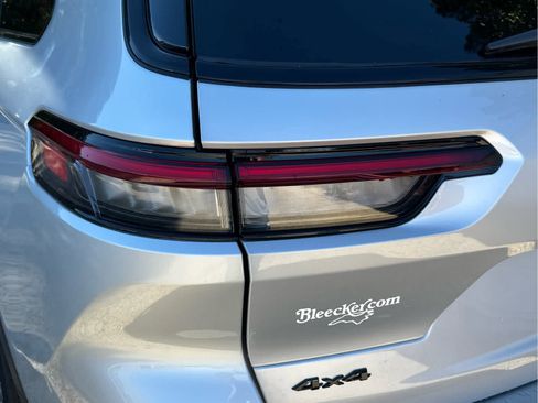 New 2025 Jeep Grand Cherokee L Limited w/ Black Appearance Package image 16