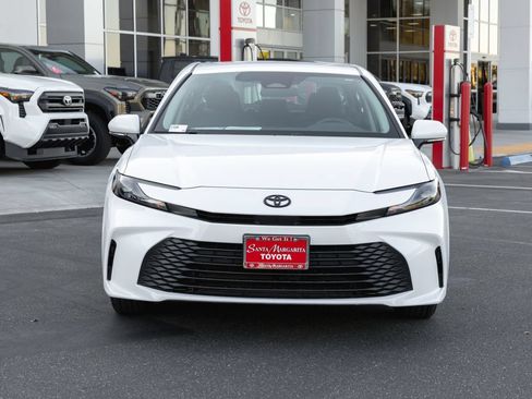 Used 2026 Toyota Camry LE AWD/4WD image 2