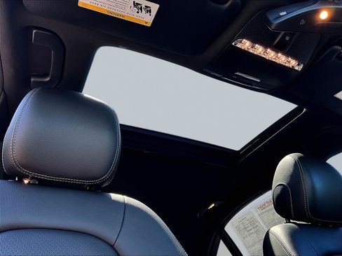 Used 2019 Mercedes-Benz C 300 4MATIC Sedan image 26