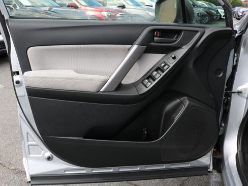 Used 2015 Subaru Forester 2.5i w/ Alloy Wheel Package image 12