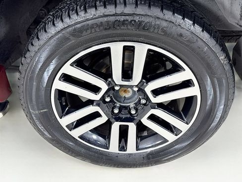 Used 2022 Toyota 4Runner Limited AWD/4WD image 39