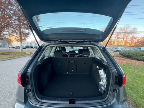 Used 2022 Toyota RAV4 XLE Premium image 22