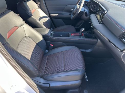 Used 2025 Nissan Kicks SR image 13
