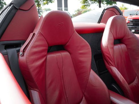 Used 2018 McLaren 570S Spider RWD image 31