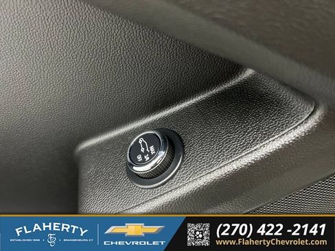 Used 2023 Chevrolet Traverse Premier AWD/4WD image 24