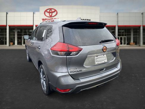 Used 2017 Nissan Rogue SL w/ SL Premium Package image 6